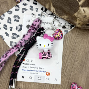Hello Kitty Sitting Figure Pendant(Leopard Print, Pink)